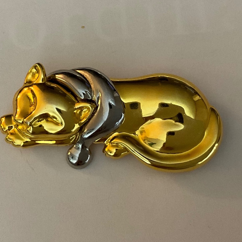 Vintage Liz Claiborne Sleeping Cat Brooch Kitten